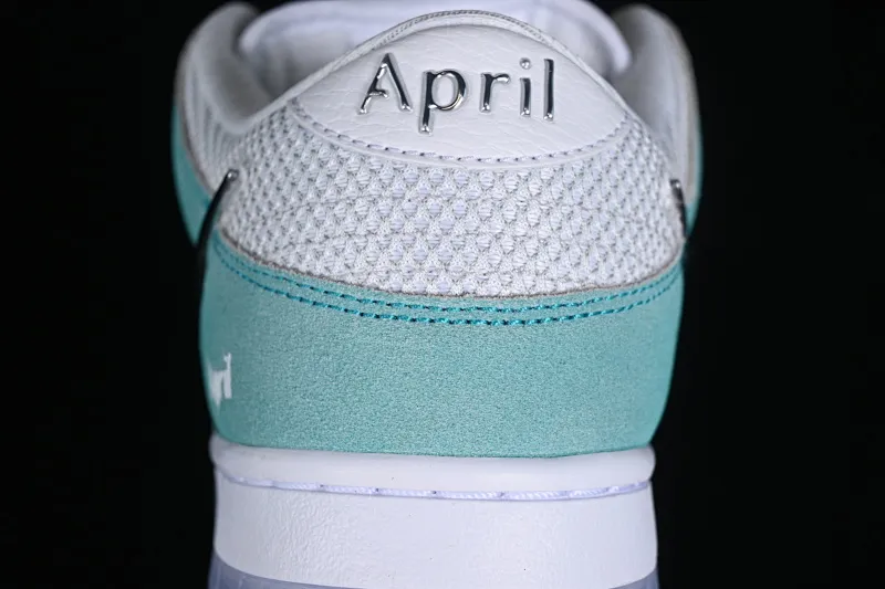 All Categories Nk SB Dunk Series Nk SB Dunk Low Low-top sneakers Pure original April Skateboards x Nk SB Dunk Low joint model Frozen Rose SB smashed backboard fashion casual sneakers FD2562-400